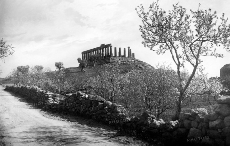 europe, italie, sicile, agrigento, vue du temple de juno lacinia, 1920 1930
