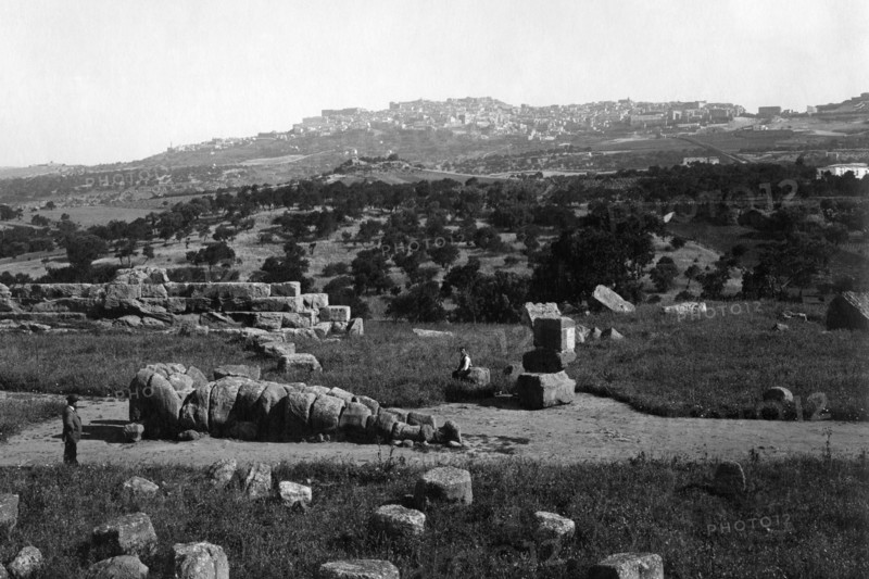 europe, italie, sicile, agrigento, vue de la ville depuis le temple de jupiter, 1930