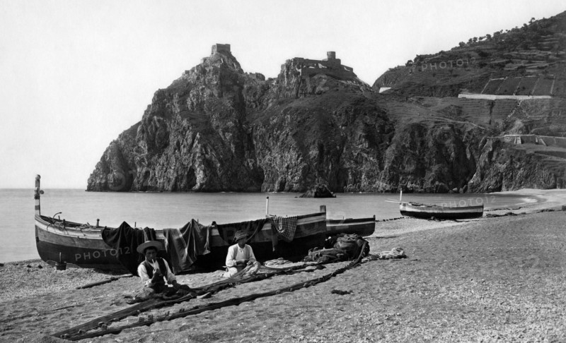 italie, sicile, forza d'agrò, cap sant'alessio et vue du château, 1910