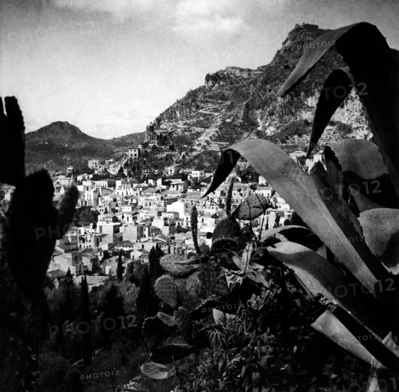 italie, sicile, taormine, vue de la ville, 1920 1930