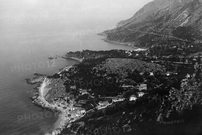 italie, basilicate, maratea, vue de la plage et du port de fiumicello, 1930 1940