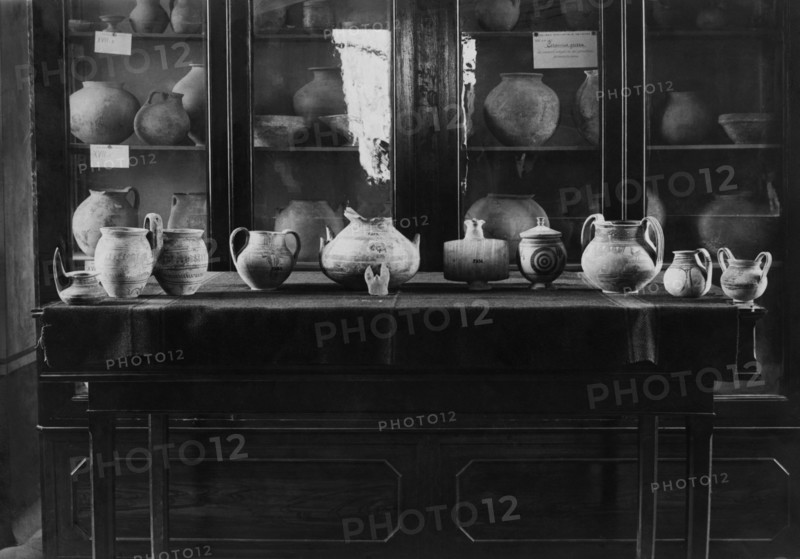 italie, basilicate, potenza, musée archéologique, salle en terre cuite, 1920