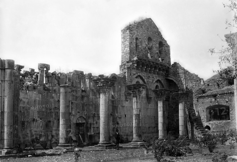italie, basilicate, venosa, intérieur de l'église souabe de la sainte trinité, années 1930