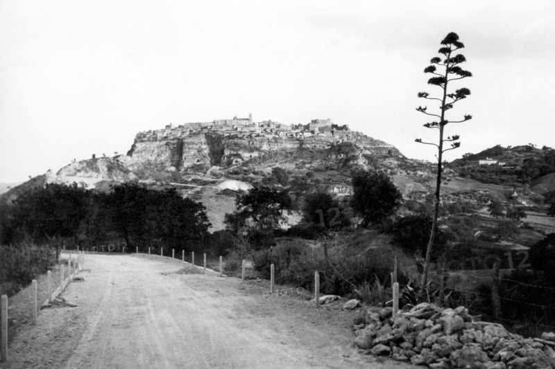 europa, italie, calabre, santa severina, vue de la ville, 1920 1930