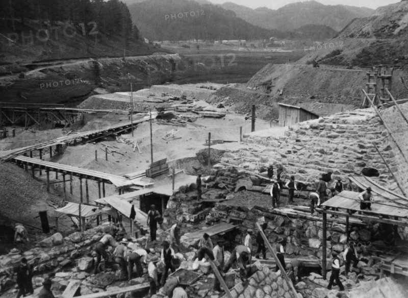 europe, italie, calabre, construction du barrage de trepidò près des lacs de sila, années 1920