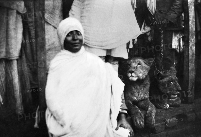 afrique, éthiopie, femme noble en robe blanche, 1930