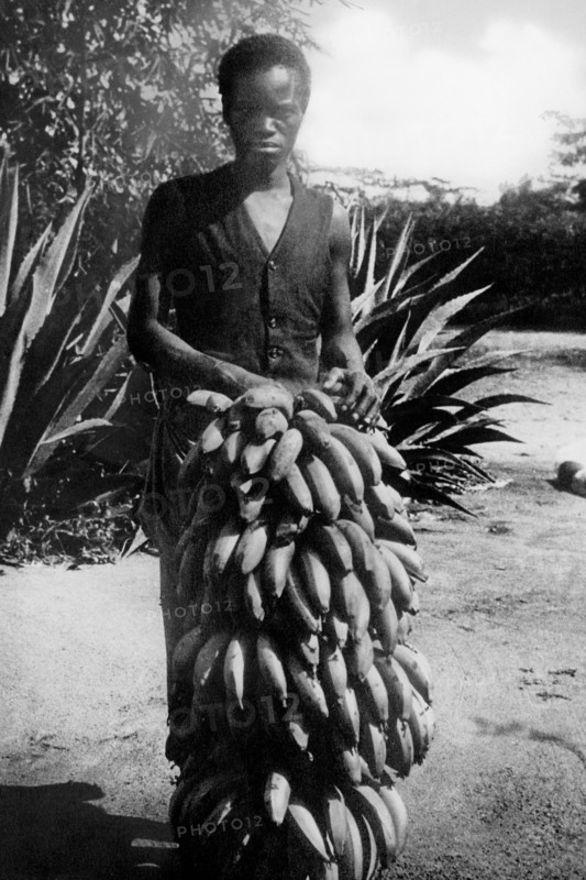 afrique, somalie, indigène avec casque de banane de la variété juba, 1940