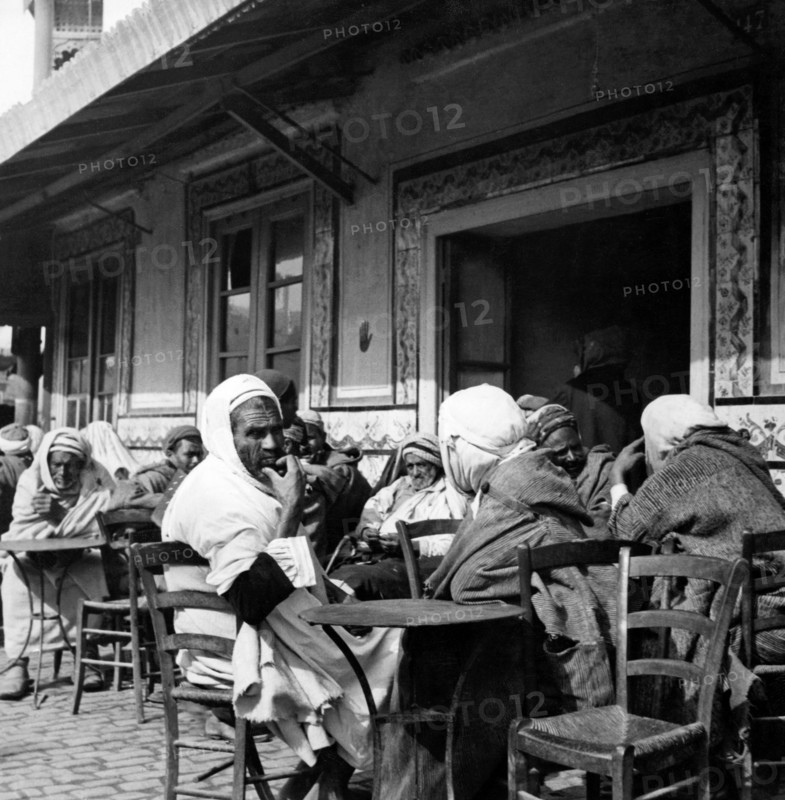 afrique, tunisie, tunis, un café arabe, 1920 1930