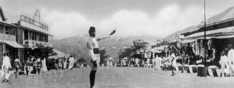 afrique, ouganda, kampala, un surveillant au travail, 1920 1930