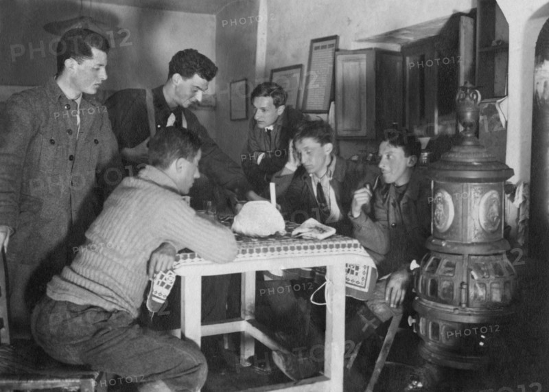 europe, italie, abruzzes, intérieur d'un refuge, 1914