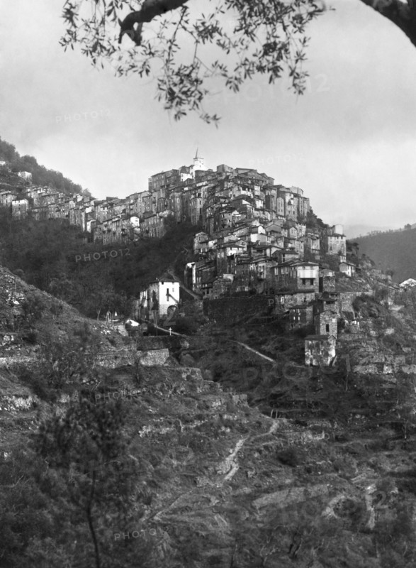 Panorama d'apricale, ligurie, Italie
