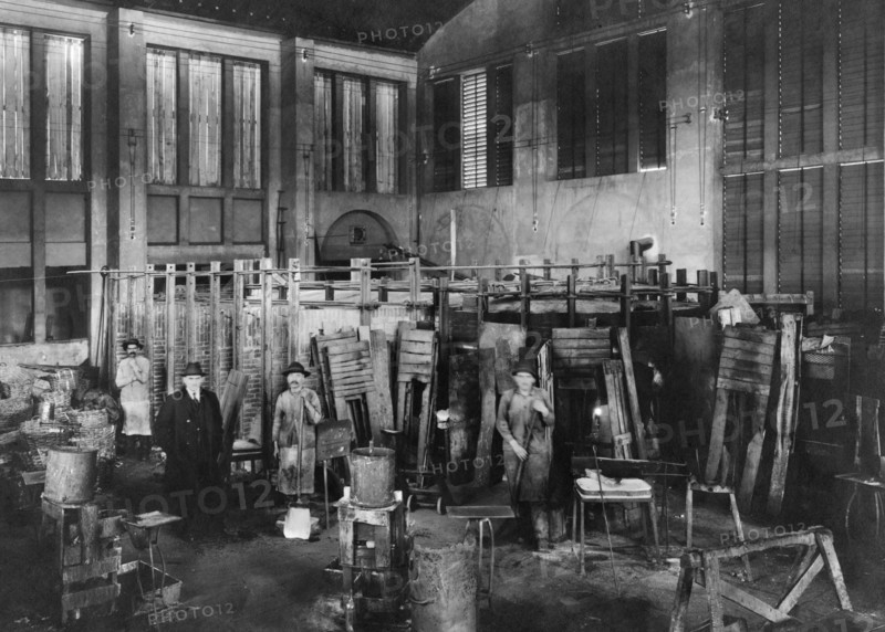 laboratoire de verrerie, savone, ligurie, italie 1920