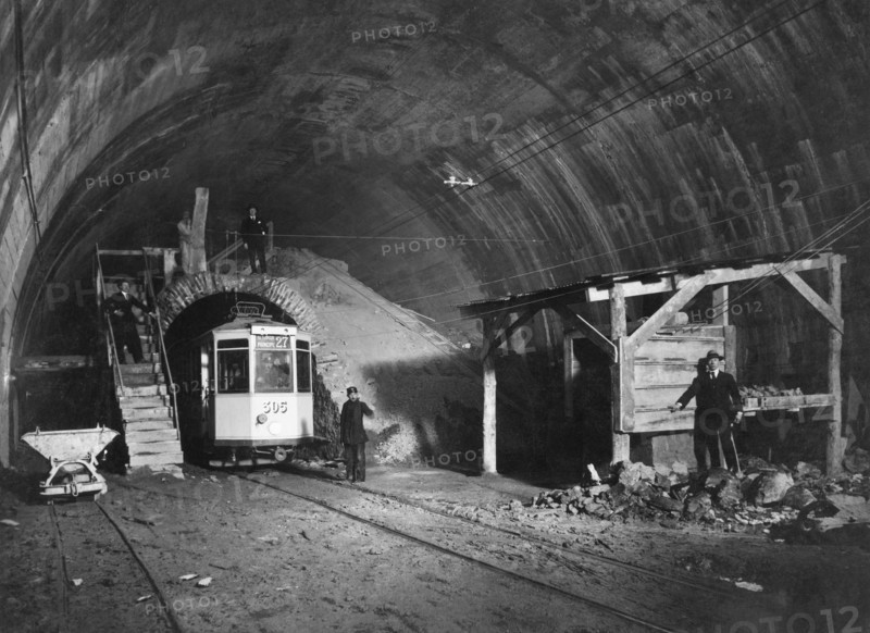œuvres dans la galerie giuseppe garibaldi, genova, ligurie, italie, 1920