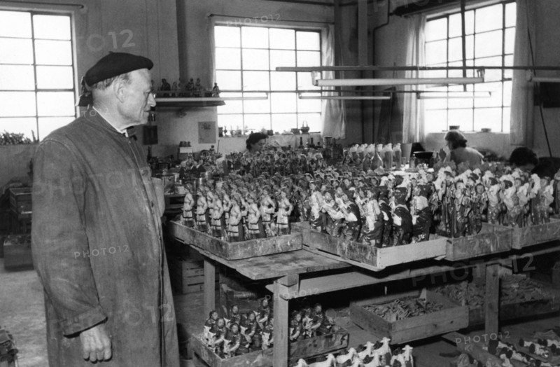 figurines en plâtre, artisan, lucca, toscane, italie 1955