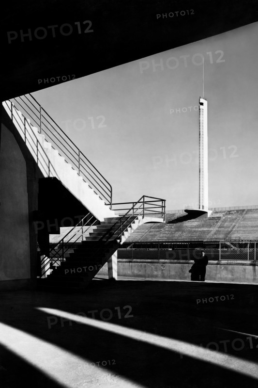 europe, italie, toscane, florence, intérieur du stade berta avec la tour du marathon, 1930 1940