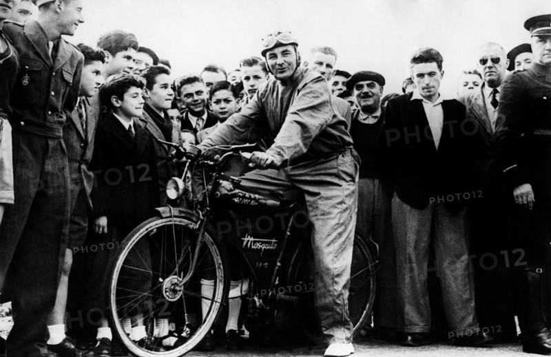 europe, france, pau, 40.000 procès pour la moto-moustique, 1952