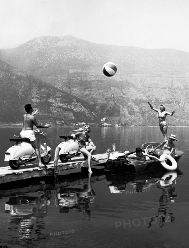 italie, à la jetée du lac sur une vespa, 1960