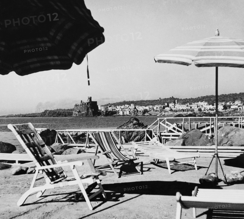 europe, italie, sicile, catane, aci castello, vue du lido dei ciclopi, 1940
