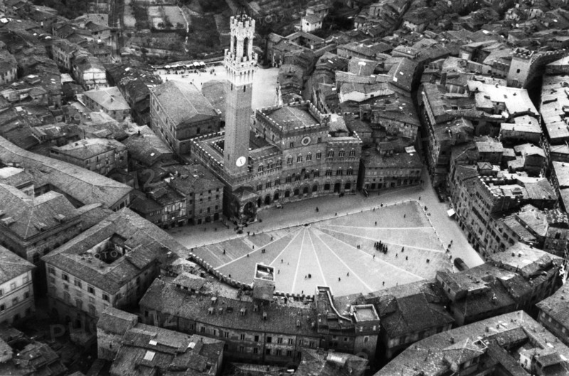piazza del campo, sienne, toscane, italie, 1966