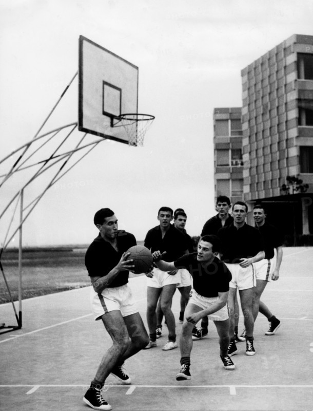 match entre étudiants de l'académie aéronautique de pozzuoli, 1964