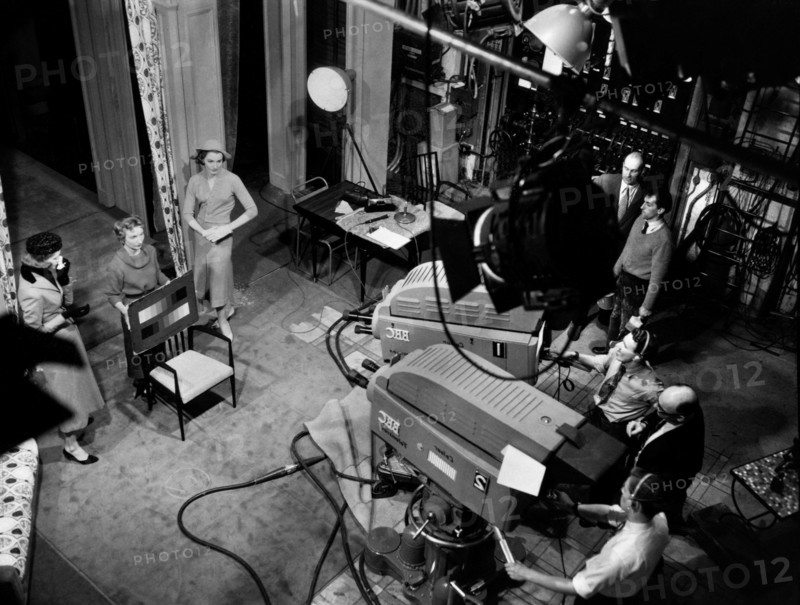 lors d'une émission de télévision, 1957