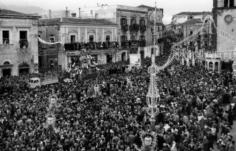 italie, sicile, carnaval d'acireale, 1957