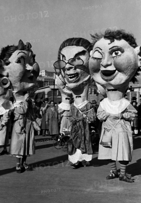 italie, ligurie, masques au carnaval de savone, 1953