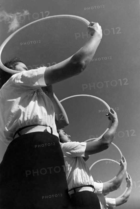 orvieto, démonstration de gymnastique, académie féminine, gioventù italiana del littorio, vers 1939