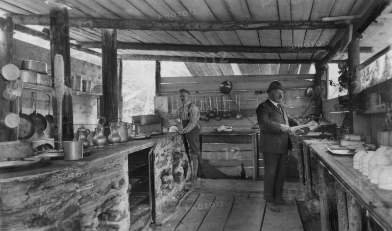 italie, camping, hébergement en cuisine, années 1920