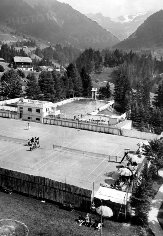 suisse, palace hôtel, piscine et terrain de tennis