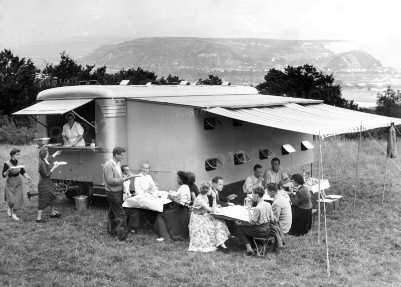 caravane avec lits superposés et installations, 1955