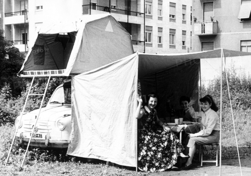 tente montée sur fiat 600, 1958