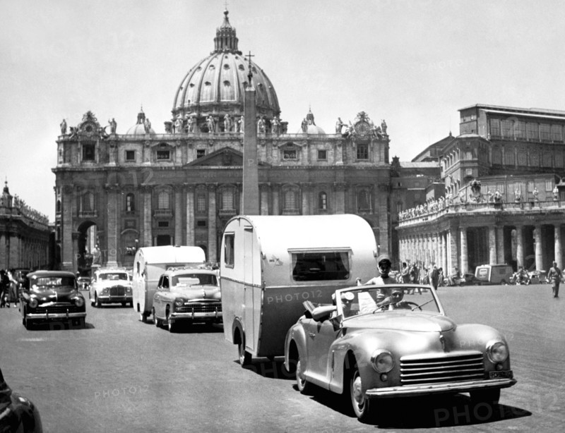 caravane dans la piazza san pietro, 1956