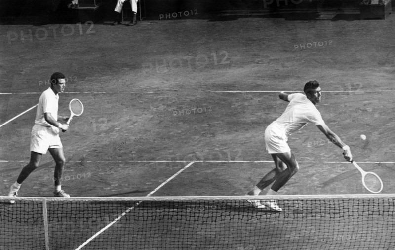 tennis, pietrangeli et sirola en compétition contre les anglais, 1958