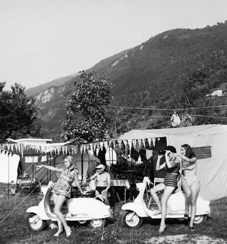 scooter, lambretta au camping, 1958