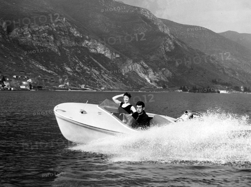 hors-bord lévrier en plastique pirelli, 1958