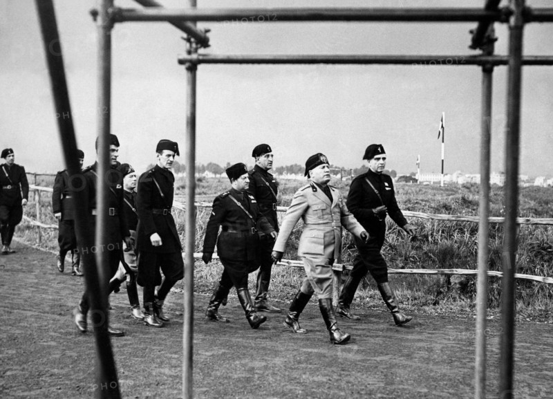 Visit of the Duce to the area where the universal exposition of Rome will rise. 1937