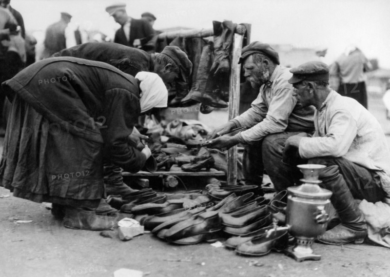 Sale of overshoes at the novosibirsk market. 1920-30