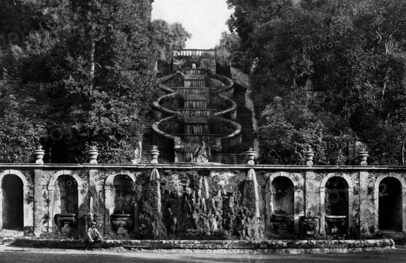 Teatro delle acque of villa torlonia. frascati. 1910