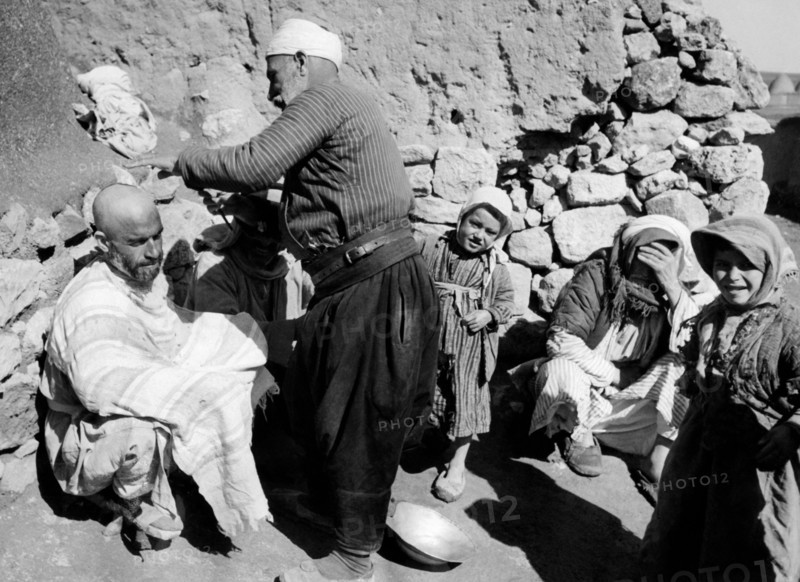 Syria. tel bisseh. barber. 1950