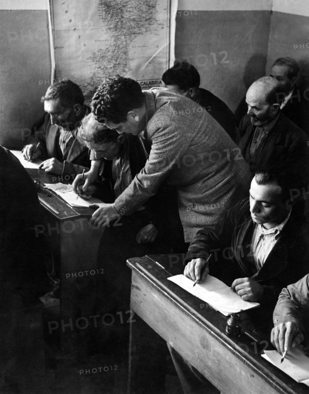 Men. Illiteracy. Primary School. 1952