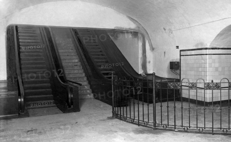 Montesanto Stop. Cumana Railway Station. Naples. Campania. Italy 1910-20