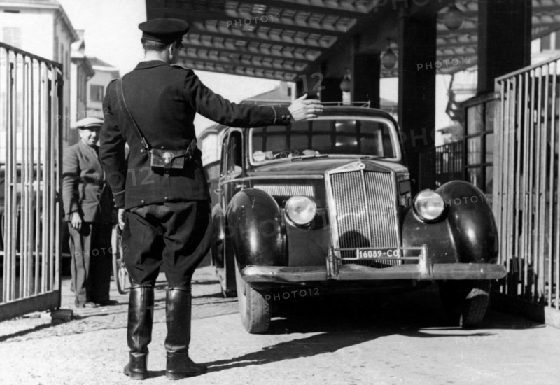 Customs Switzerland-italy. 1930-1940