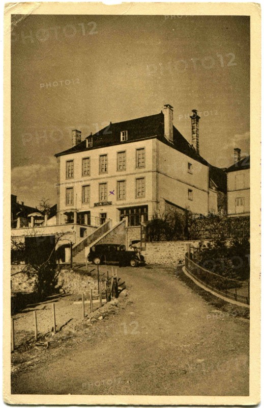 Publisher Heliogravure d'Art Michel shows Hotel Balluvue.