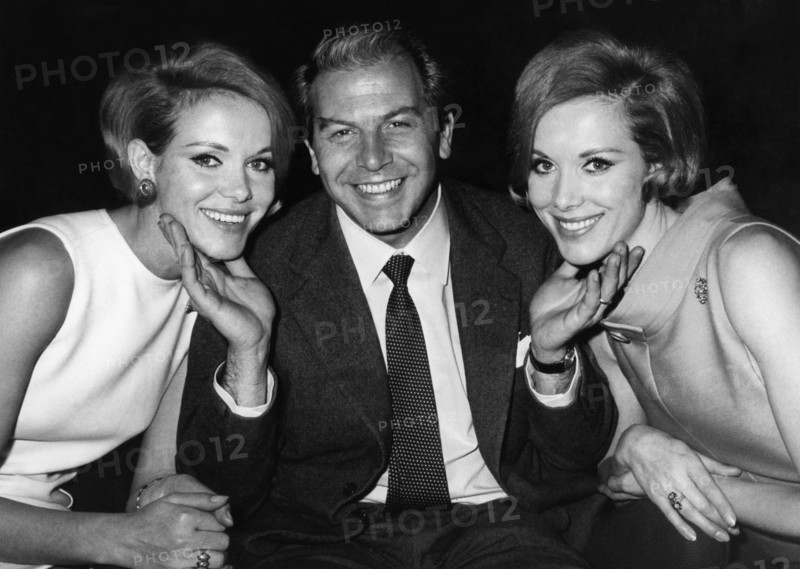 Enrico Maria Salerno with the kessler twins.