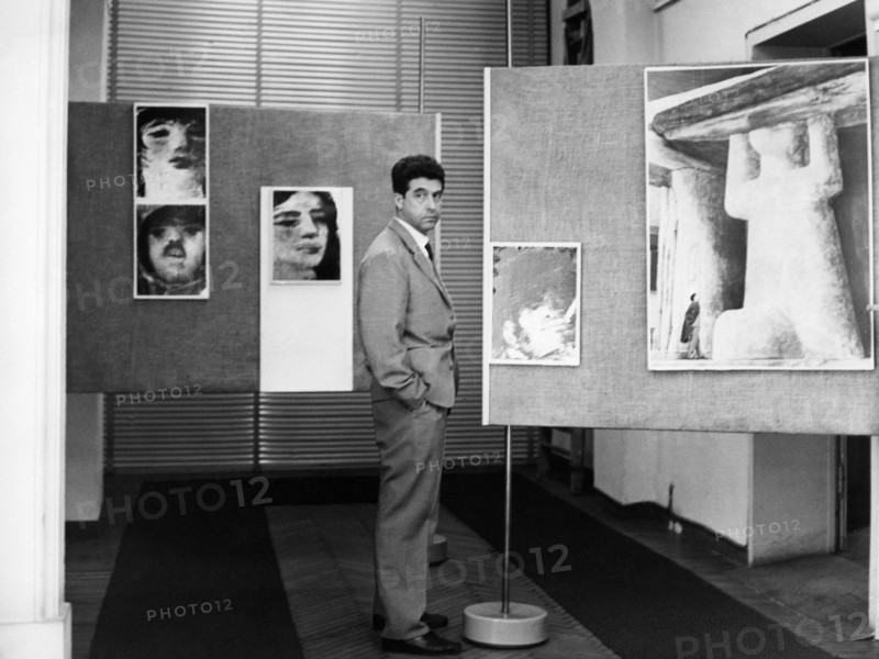 The sculptor Salvatore Fiume at his pictorial exhibition at the Brera gallery.