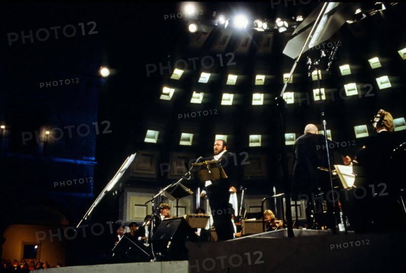 Luciano Pavarotti.