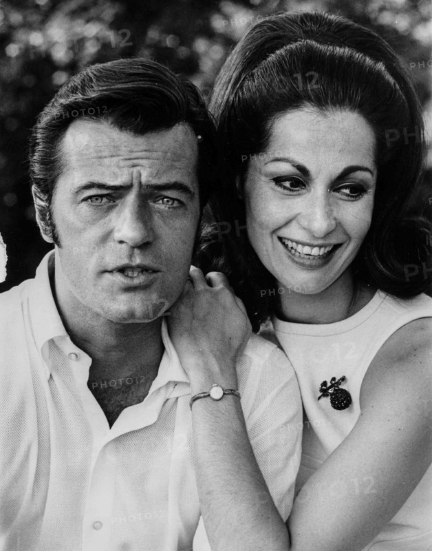 Carol Lawrence and Robert Goulet.