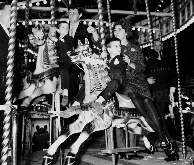 Elizabeth Taylor and Eddie Fisher With Sons Michael And Christopher.