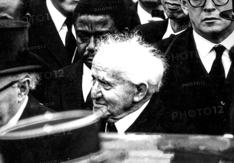 Ben gurion at charles de gaulle's funeral rite, 1970